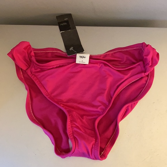 Get ALL 4 new bikini bottoms size medium mix w/different tops smoke free home - Picture 5 of 5